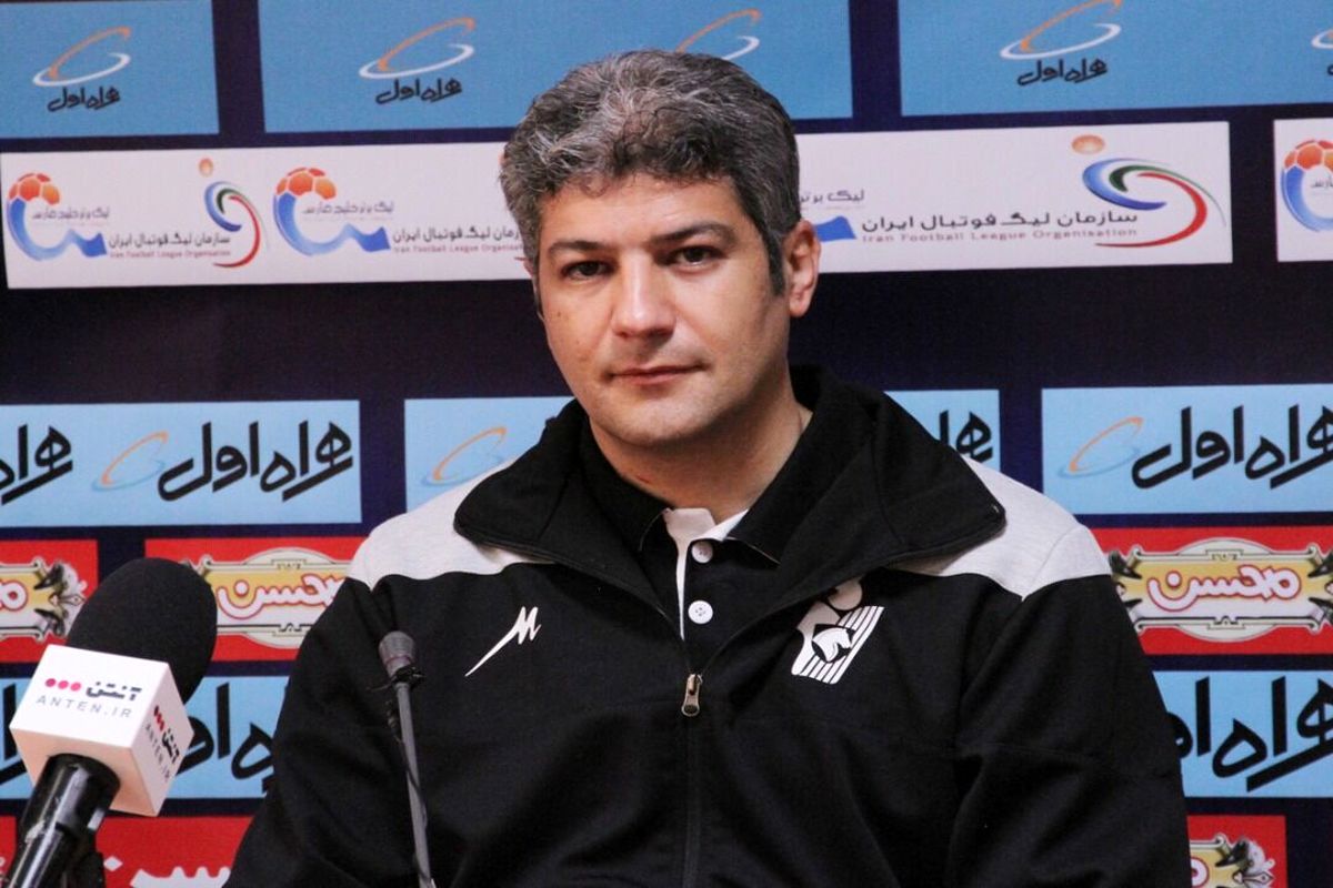 حسین پاشایی مربی تیم فوتبال پیکان