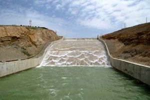 سد هاله کوهدشت سرریز کرد/ سد ایوشان نیز در حال سرریز شدن است