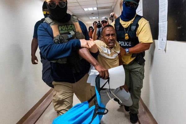 آمریکا مهاجران اخراجی را به یک بازداشتگاه مخفی آفریقایی فرستاده است