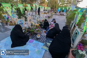 تحویل سال نو در گلستان شهدای اصفهان 