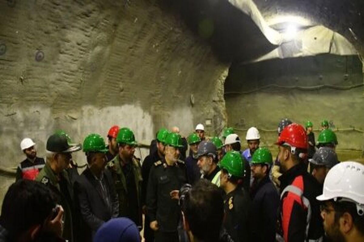 فرمانده کل سپاه از پروژه تحقیقاتی پردیس فناوری بازدید کرد