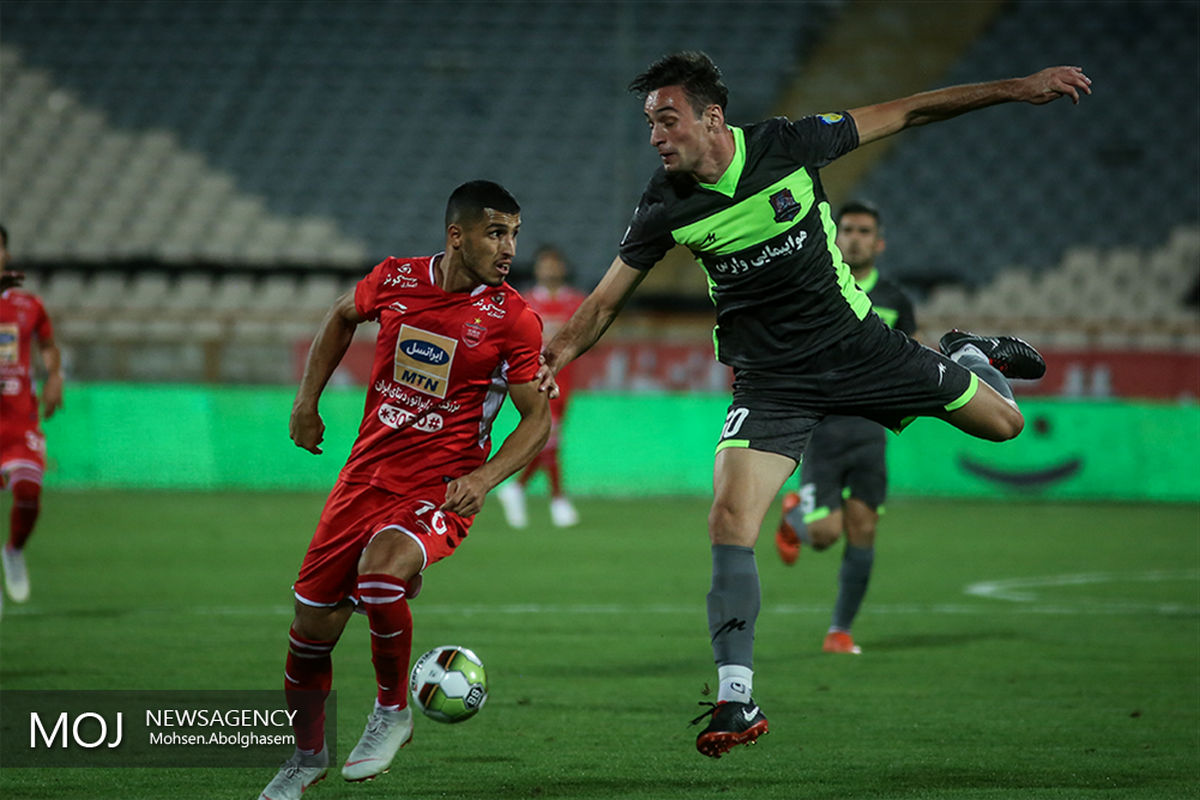 دیدار تیم های فوتبال پرسپولیس و نساجی مازندران