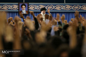 دیدار دانش‌آموزان و دانشجویان با مقام معظم رهبری