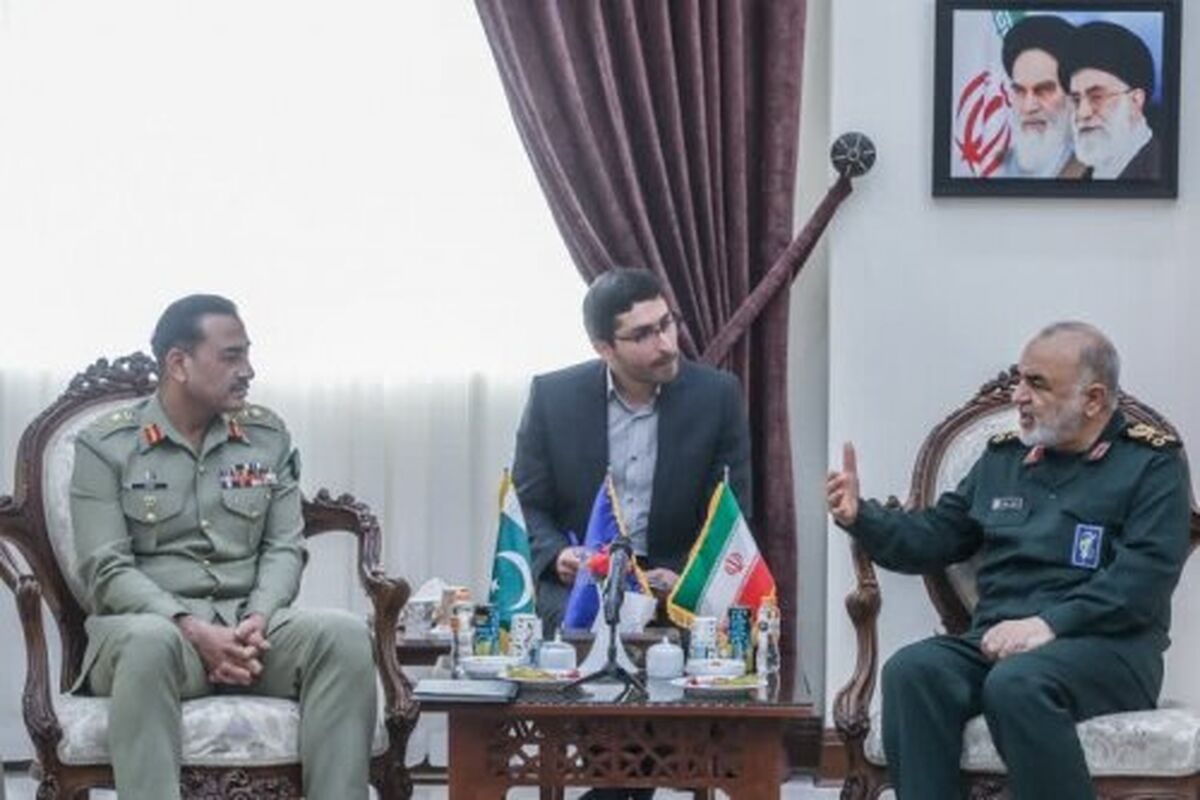 دیدار فرمانده کل سپاه پاسداران و فرمانده ارتش پاکستان