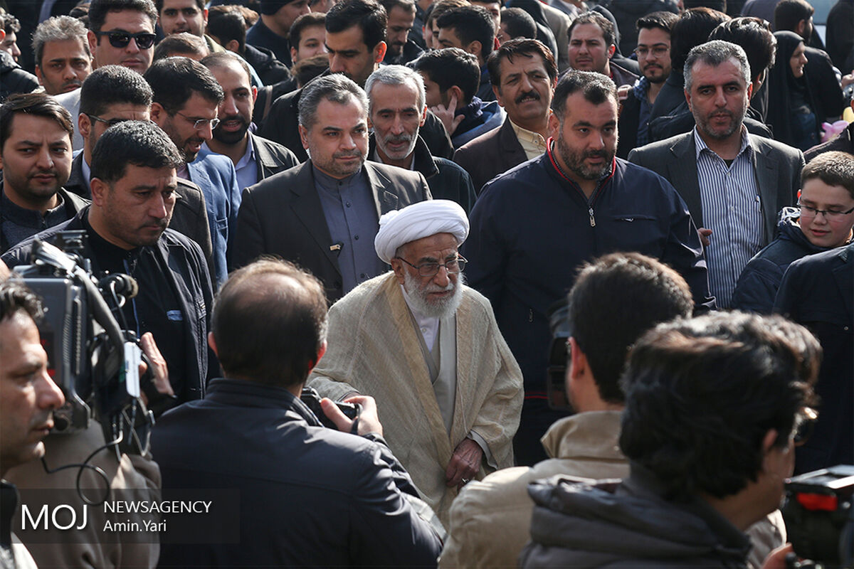 حضور رییس و اعضای مجمع تشخیص مصلحت نظام در راهپیمایی 22 بهمن