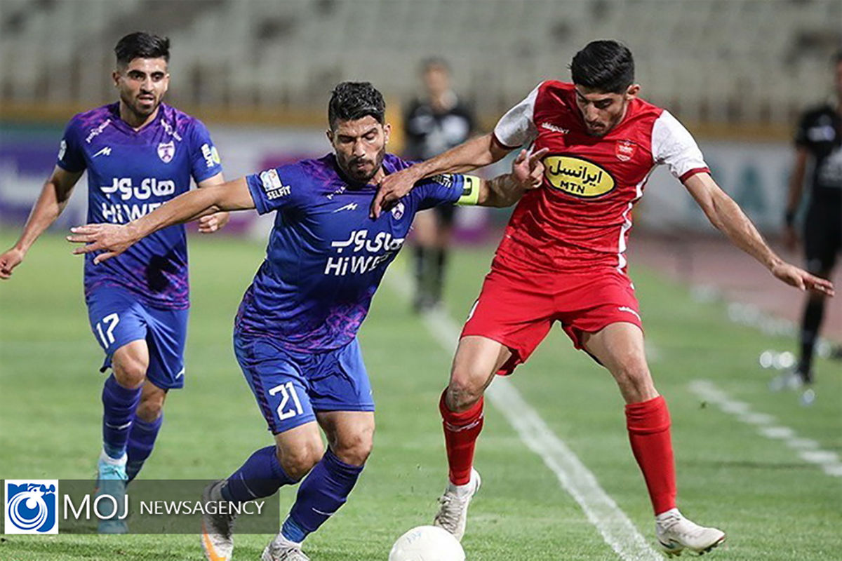 دیدار تیم‌ های فوتبال هوادار و پرسپولیس 