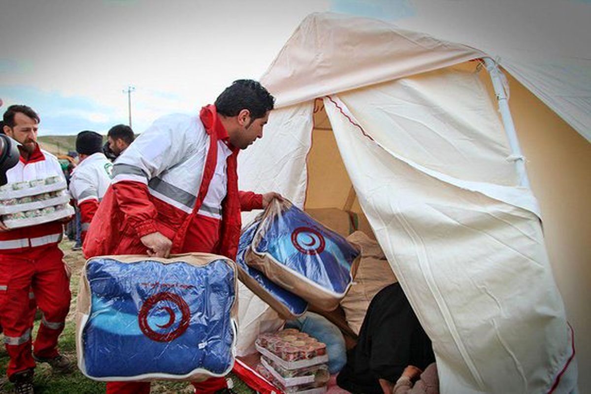 اصفهان- کمک هلال احمر به سیل زدگان