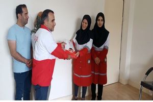 امدادگر داوطلب جمعیت هلال احمر کیف طلا و پول را به صاحبش برگرداند