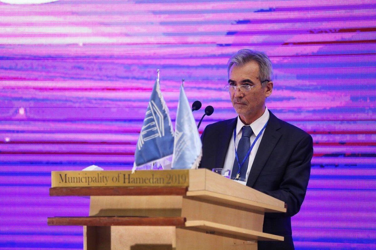 دبیر