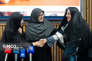 تجلیل از زنان پای کار ایران