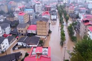 کمک گروه‌های جهادی در مناطق سیل زده آستارا ادامه دارد/با تلاش 8گروه جهادی امکانات زیرساختی آستارا برقرار شد