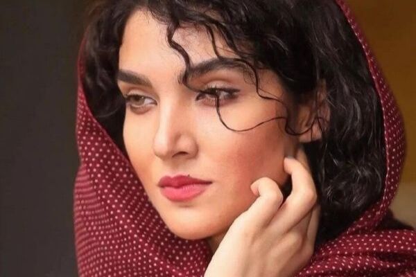 صحنه میزبان سارا رسول‌زاده می‌شود