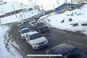 بارش برف برخی از محورهای مواصلاتی کشور را سفیدپوش کرد