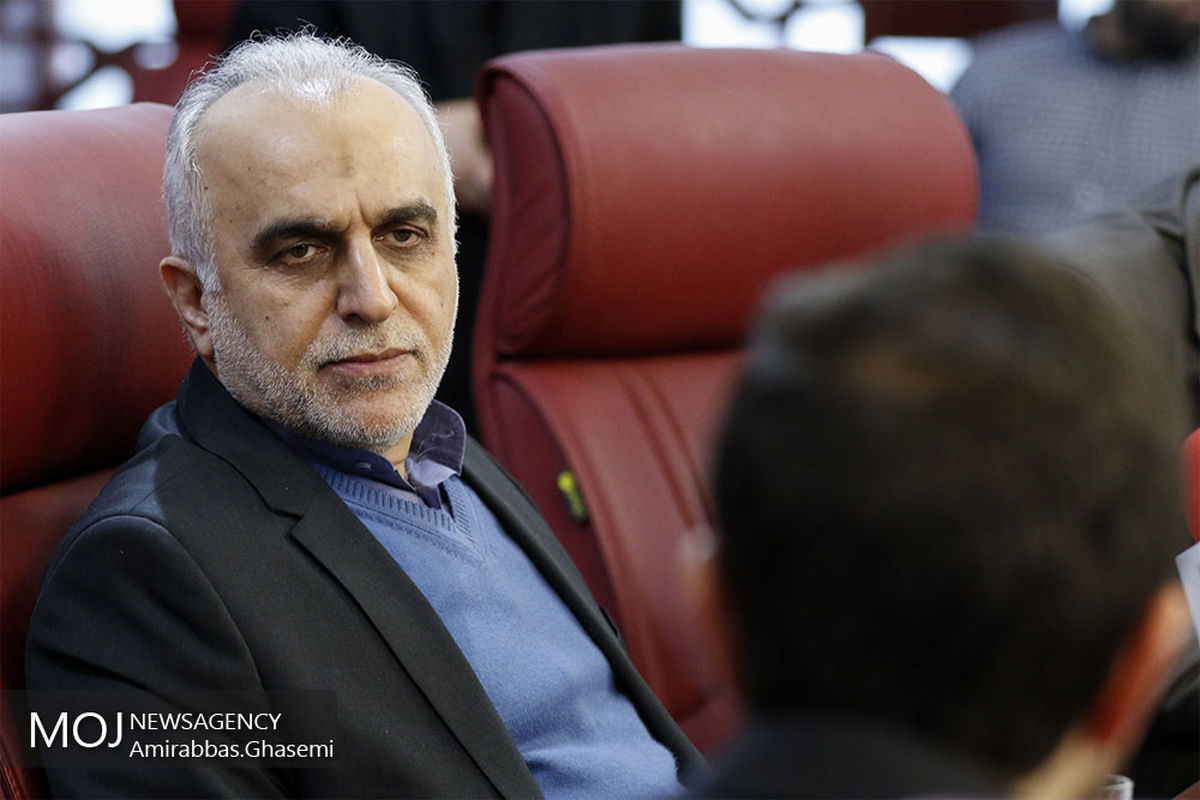 نشست هم اندیشی اقتصاد دانان جوان با وزیر اقتصاد/فرهاد دژپسند