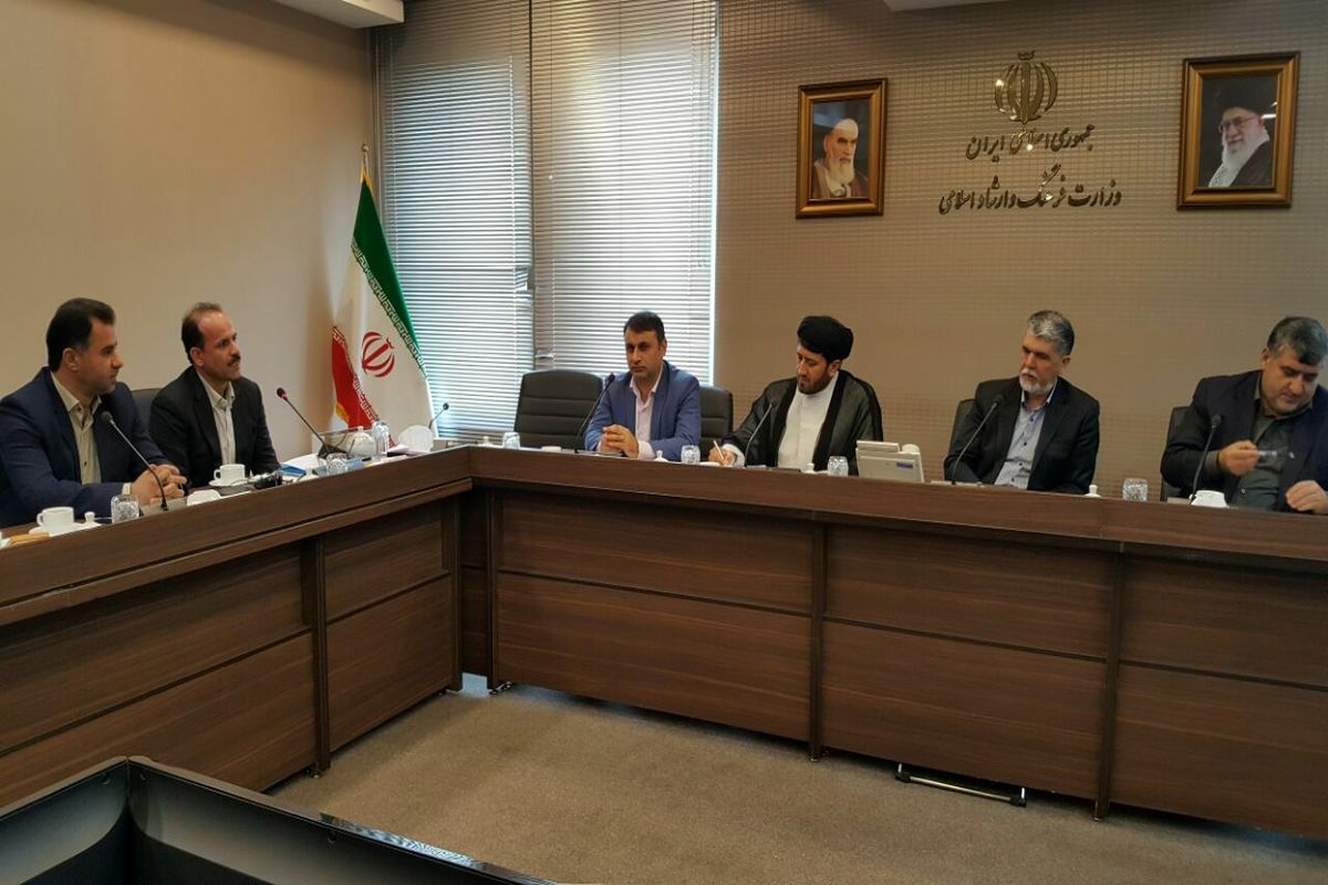 دیداراصحاب فرهنگ و هنر صومعه سرا با وزیر ارشاد