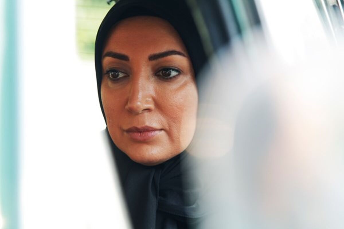 سریال بیگانه ای با من است