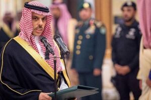 Saudi Arabia's foreign minister meets with Pakistan's PM