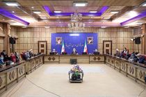 نباید اجازه دهیم فشارهای دشمنان بویژه از نظر معیشتی مردم را در تنگنا قرار دهد