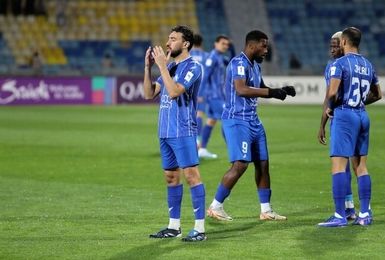 استقلال با برد حداقلی صدرنشین شد