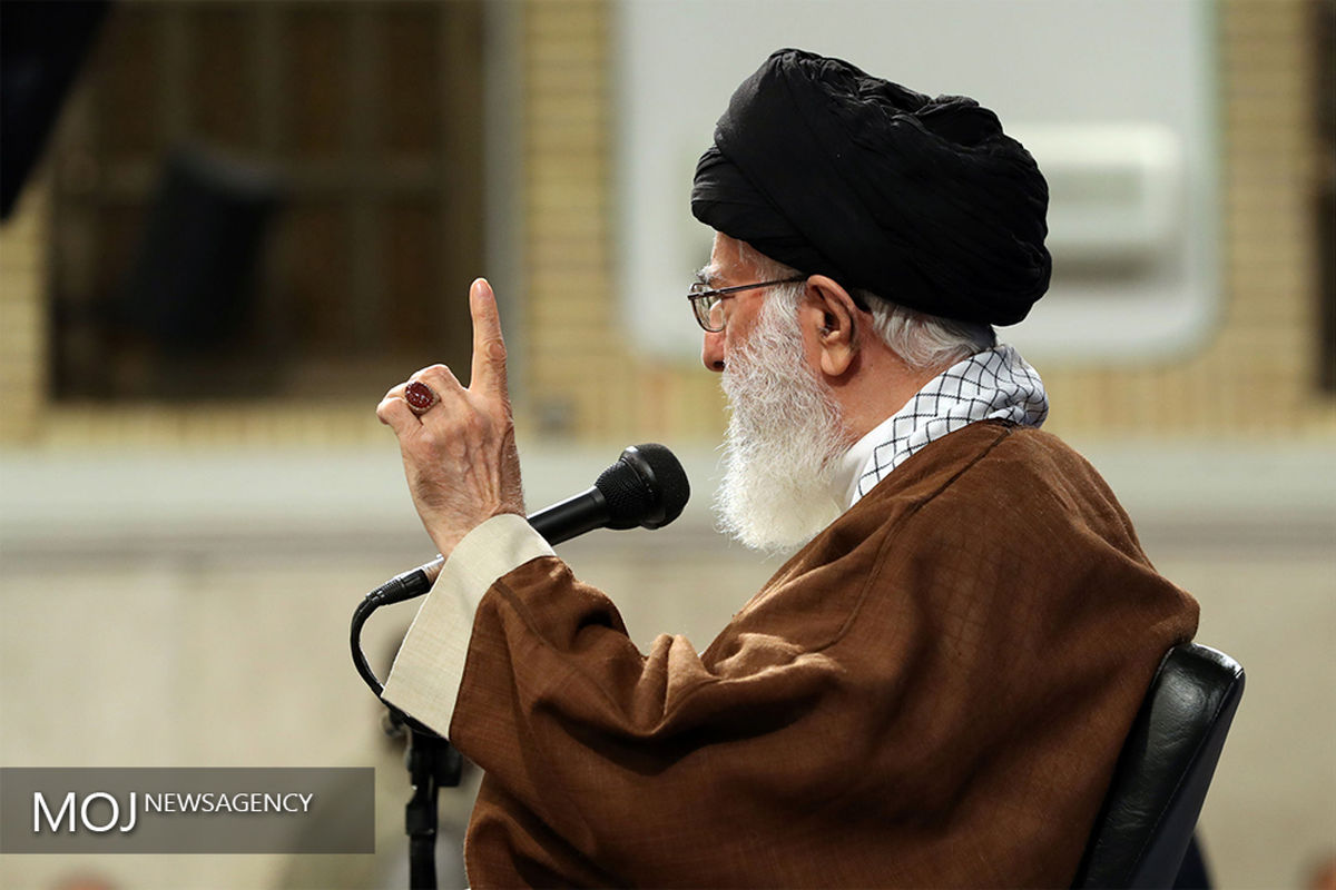 دیدار دانش‌آموزان و دانشجویان با مقام معظم رهبری