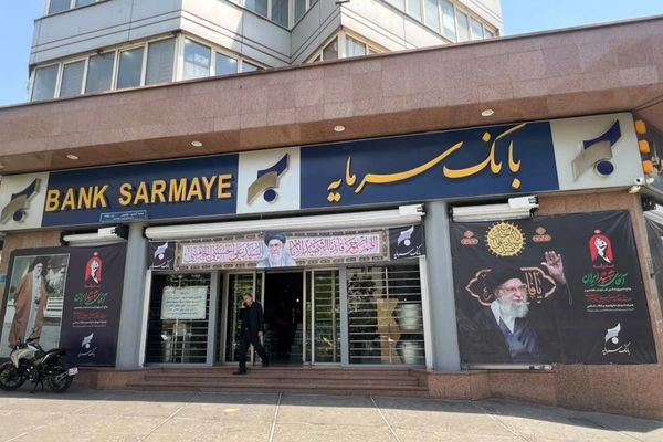 بازدید سرپرست مدیریت عامل بانک سرمایه از روند آماده‌سازی موکب بانک در آستانه آیین تشییع و وداع با رهبر شهید