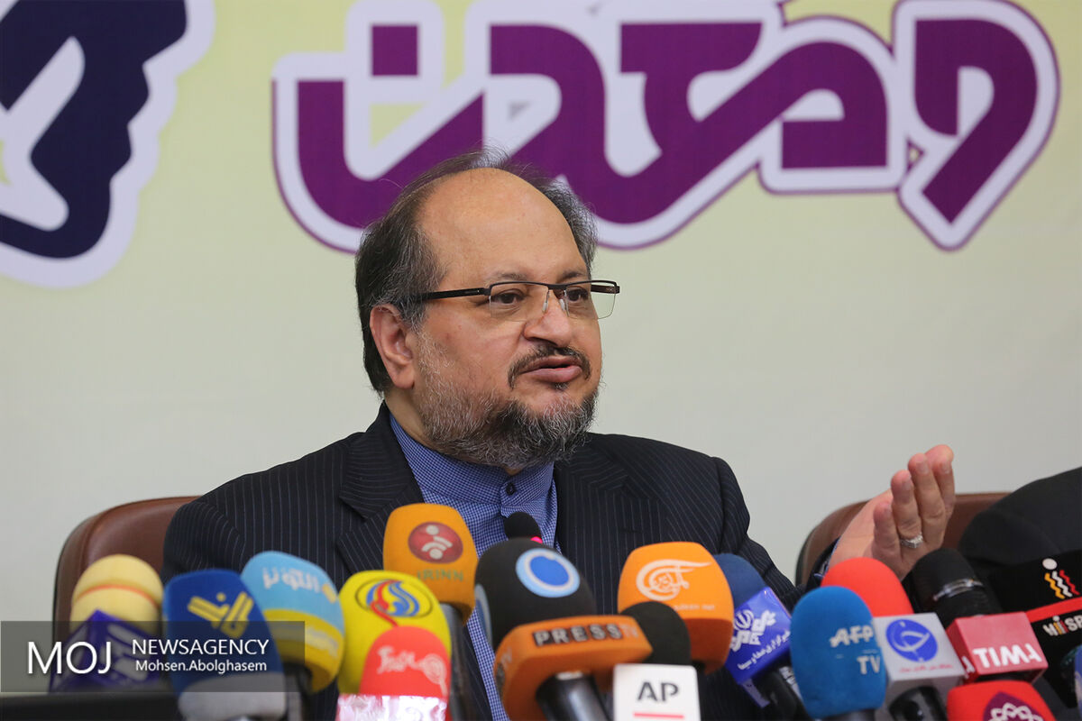محمد شریعتمداری وزیر صنعت،معدن و تجارت