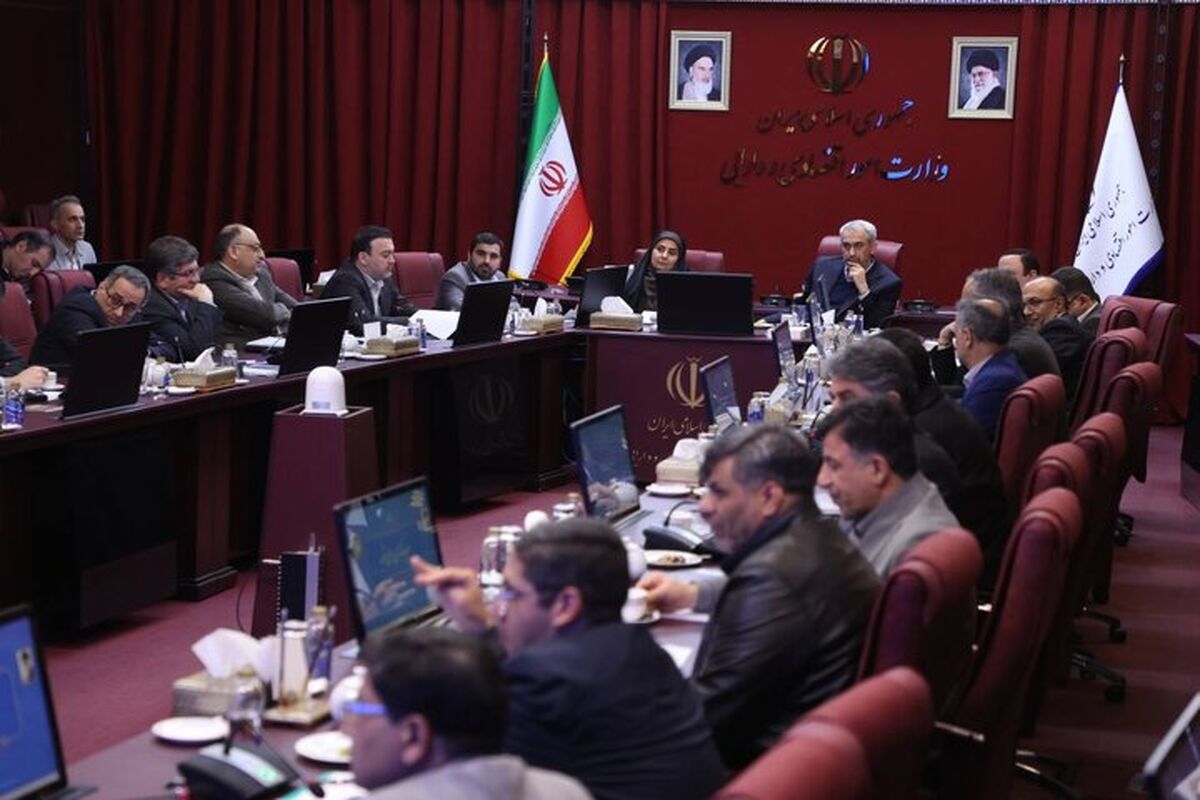 وزیر امور اقتصاد و دارایی