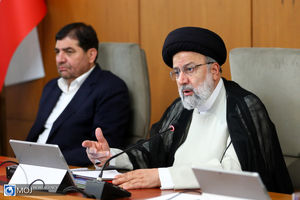 سازمان برنامه و بودجه درآمدها و مصارف را واقعی و از کسری بودجه جلوگیری کند