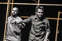 بنیاد تئاتر دفاع مقدس با آبروی گروه ما بازی کرد / نمی دانم مدیران تئاتر را می خواهند یا نه؟