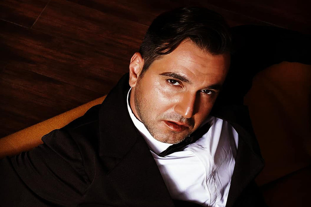 افشین غیاثی در نمایش سه گاز کوچولو