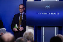 مقام ارشد دولت ترامپ پاییز از وزارت خارجه آمریکا کناره‌گیری می‌کند