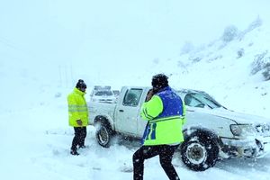 تلاش ۹ ساعته برای نجات جان مادر باردار سپیدانی از برف و کولاک