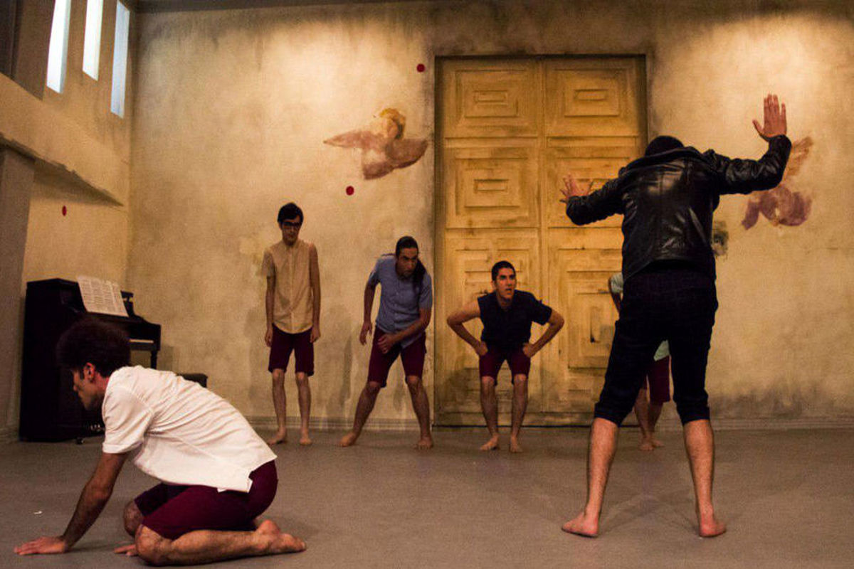 نمایش پسران تاریخ