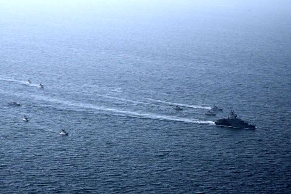 انواع سامانه و تسلیحات پدافندی و آفندی در رزمایش کنترل هوشمند تنگه هرمز بکار گرفته شد