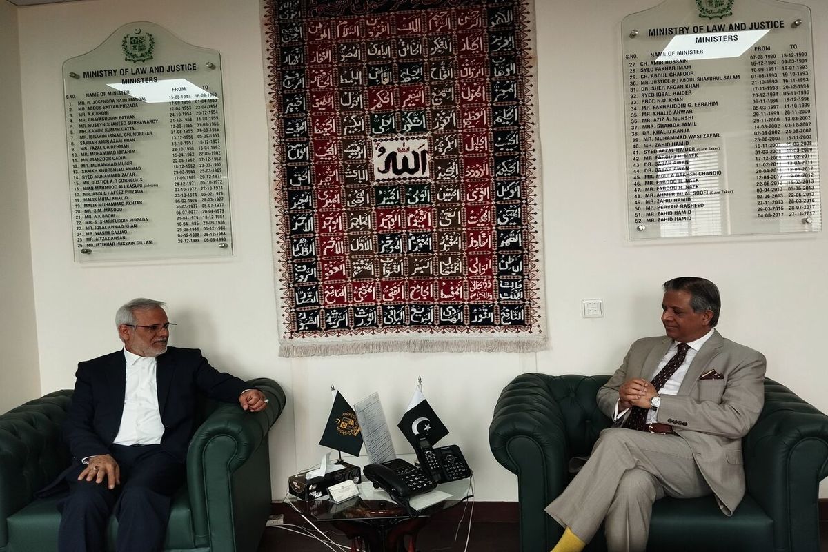 وزیر دادگستری کشور پاکستان و معاون وزیر دادگستری ایران