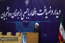 ضیافت افطار جمعی از جوانان با رییس جمهور