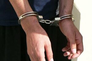 دستگیری سارق قطعات خودرو حین سرقت در خمینی شهر / کشف 10 فقره سرقت