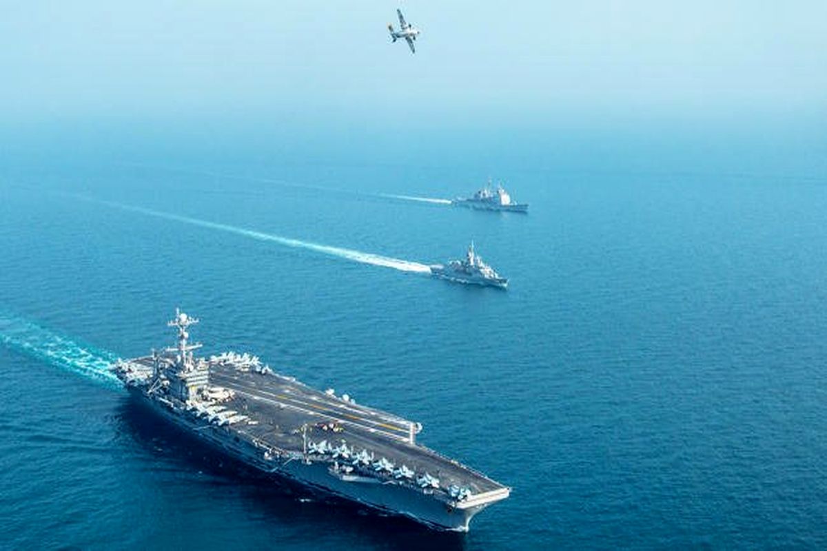 ناو جنگی ارتش آمریکا در تنگه تایوان