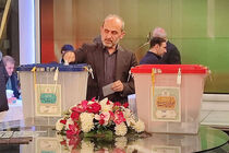 رئیس رسانه ملی رأی خود را به صندوق انداخت