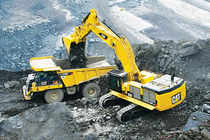 اعزام بیش از 30 دستگاه انواع ماشین آلات سنگین توسط راه و شهرسازی اصفهان  به مناطق  سیل زده در خوزستان 