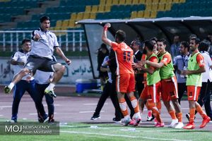 دیدار تیم های فوتبال سایپا و پارس جم