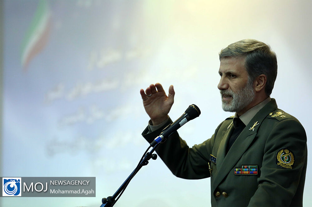 وجود تنگه هرمز در منطقه خلیج فارس شاهراهی حیاتی برای جمهوری اسلامی است