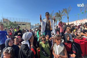 استقبال هزاران فلسطینی در خان یونس از اسرای آزاد شده + فیلم