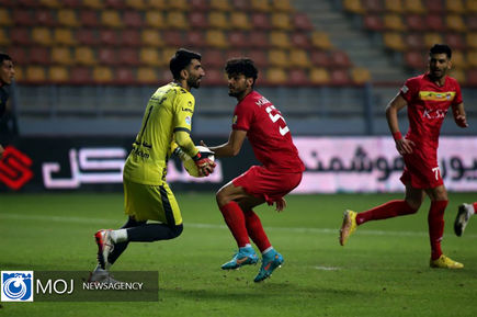 دیدار تیم های فوتبال پرسپولیس و فولاد