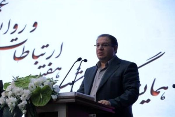 نمی‌توان با مردم به زبان دستوری سخن گفت