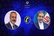 عراقچی و وزیر امور خارجه ترکیه در مورد تحولات منطقه گفت و گو کردند