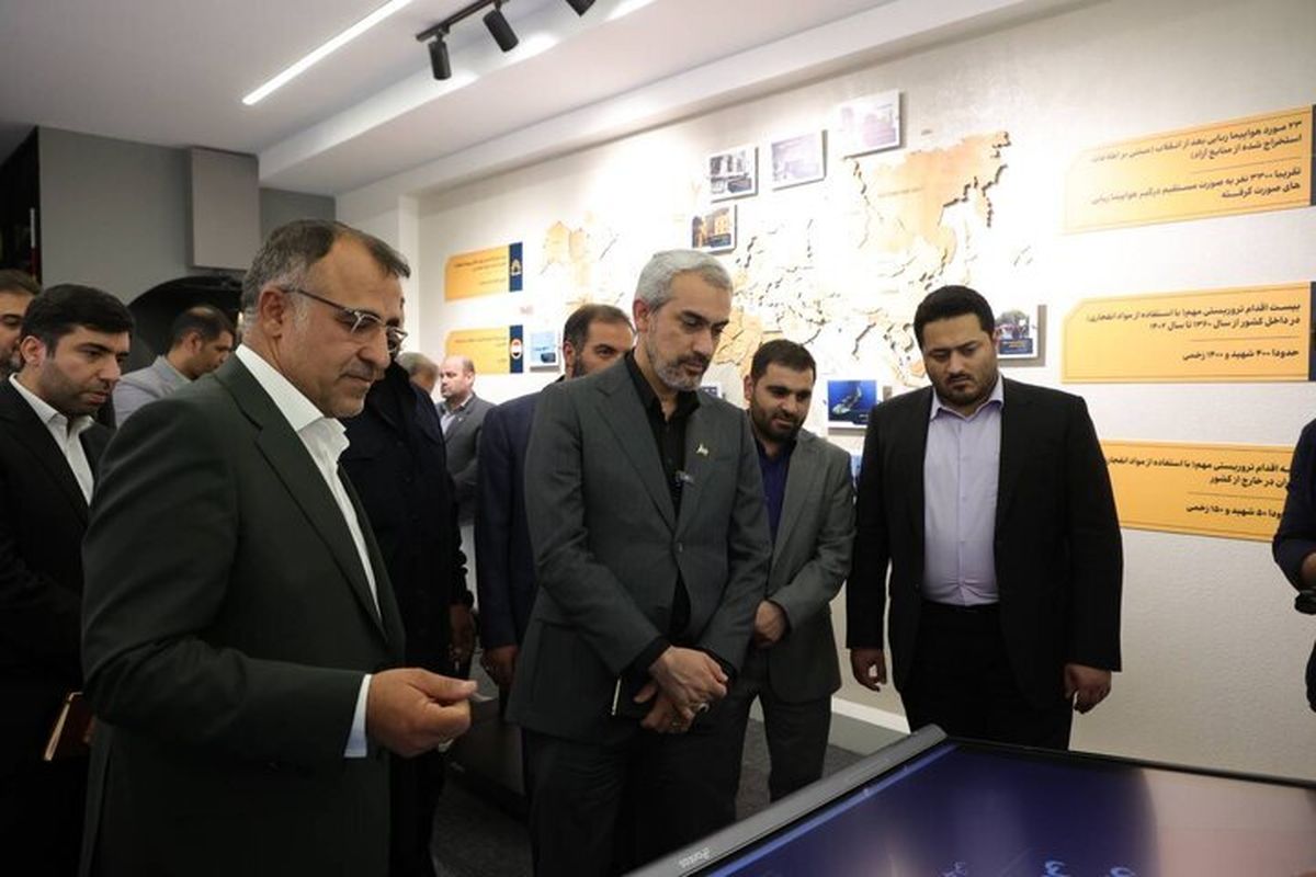 وزیر اقتصاد از نمایشگاه بین‌المللی مبارزه با پولشویی بازدید کرد