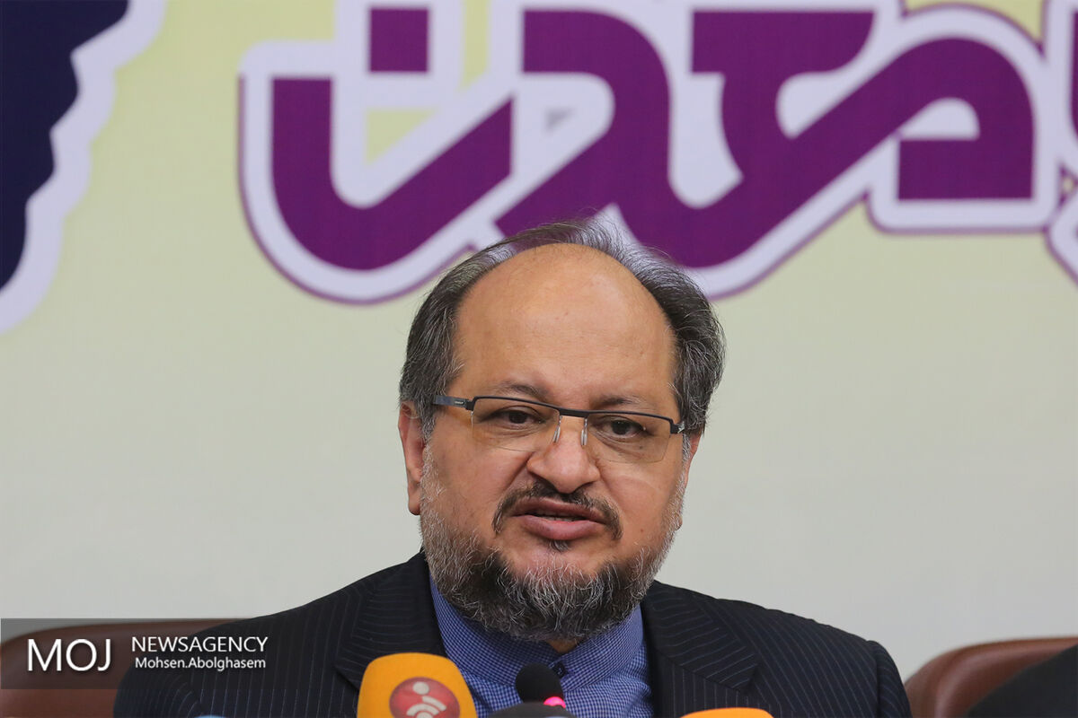 محمد شریعتمداری وزیر صنعت،معدن و تجارت