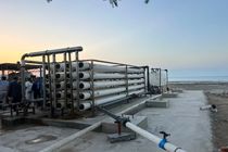 اتصال آبشیرینکن ۱۶۰۰مترمکعبی به شبکه آبرسانی داخلی روستای بندری باسعیدو