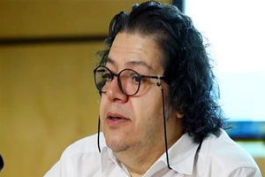 پیکر احمد رضا دالوند در قطعه هنرمندان آرام می گیرد/مراسم تشییع از خانه هنرمندان ایران